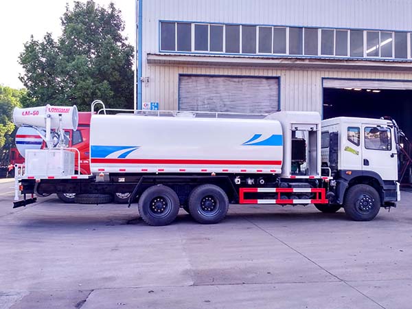 16方東風后雙橋抑塵車裝35米霧炮機