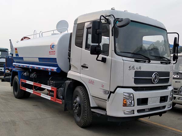 東風(fēng)天錦抑塵車(chē)裝30米霧炮