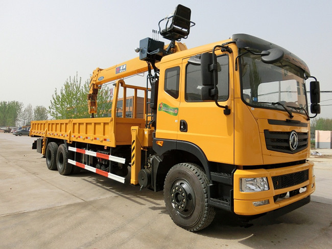 東風(fēng)后雙橋12噸隨車(chē)吊-程力直臂隨車(chē)吊