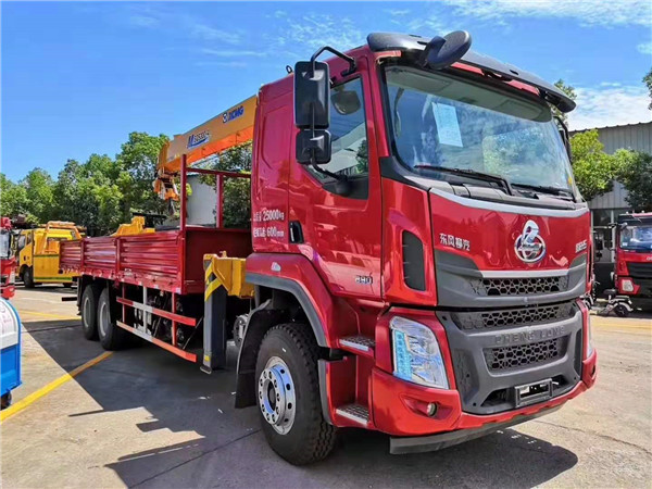 柳汽乘龍后八輪隨車(chē)吊-10噸/12噸隨車(chē)吊