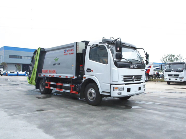 8方壓縮式垃圾車(chē)方位圖片-程力壓縮垃圾車(chē)專(zhuān)業(yè)廠(chǎng)