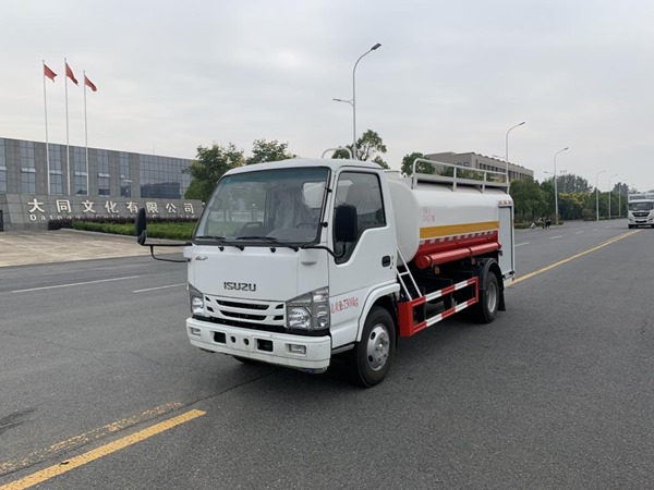 5方五十鈴消防灑水車