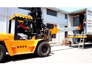 杭州叉車|玻璃行業(yè)，叉車串桿屬具卸貨實(shí)拍案例