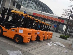 買叉車關(guān)注的不僅是價格，而是你要知道不同價格叉車的區(qū)別